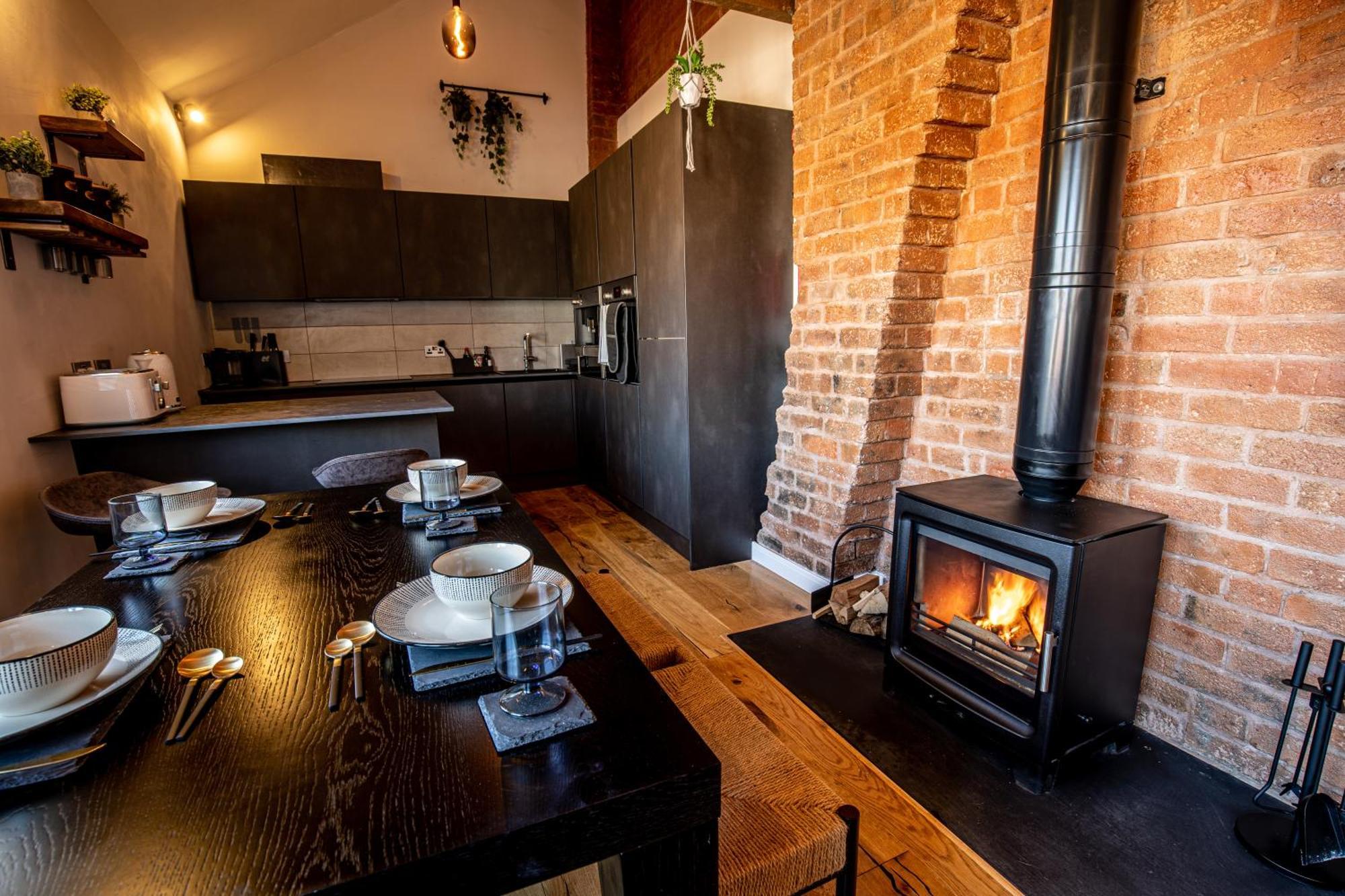 Vip 3Br Grade2 Luxurious Industrial House With Wood Fire, Electric Blinds And Big Cast Iron Windows In The Heart Of The Jq Villa Бирмингам Екстериор снимка